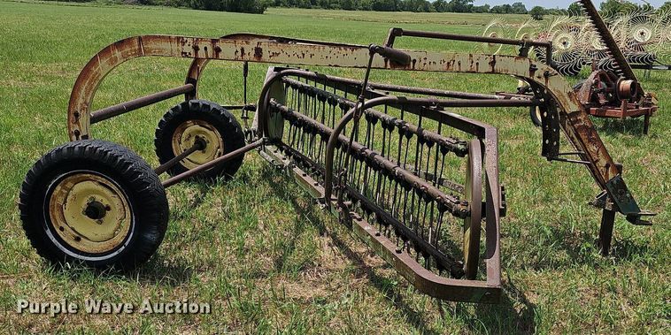 image for item NU9017 John Deere 896A  hay rake
