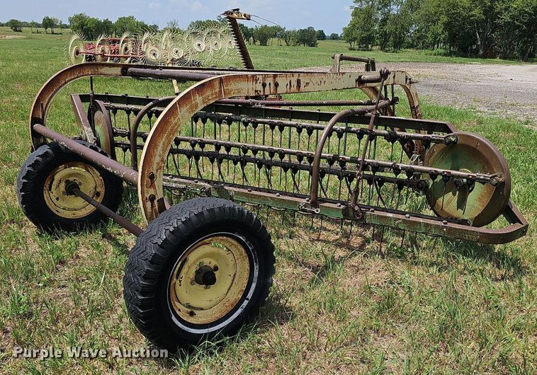 image for item NU9017 John Deere 896A  hay rake