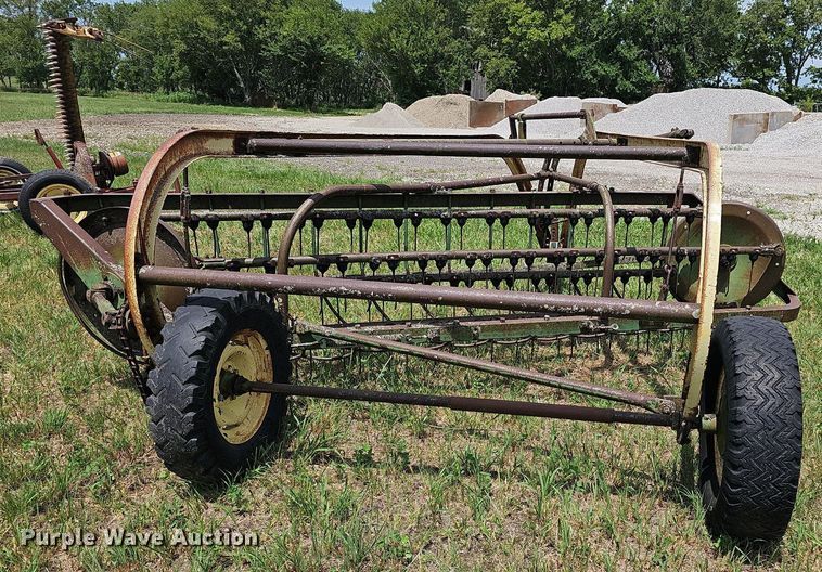 image for item NU9017 John Deere 896A  hay rake