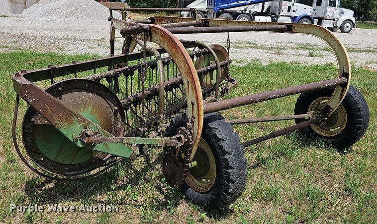 image for item NU9017 John Deere 896A  hay rake