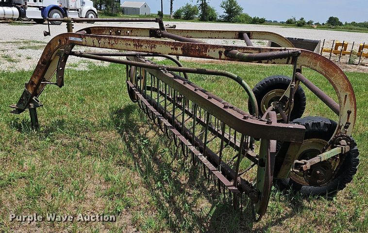 image for item NU9017 John Deere 896A  hay rake