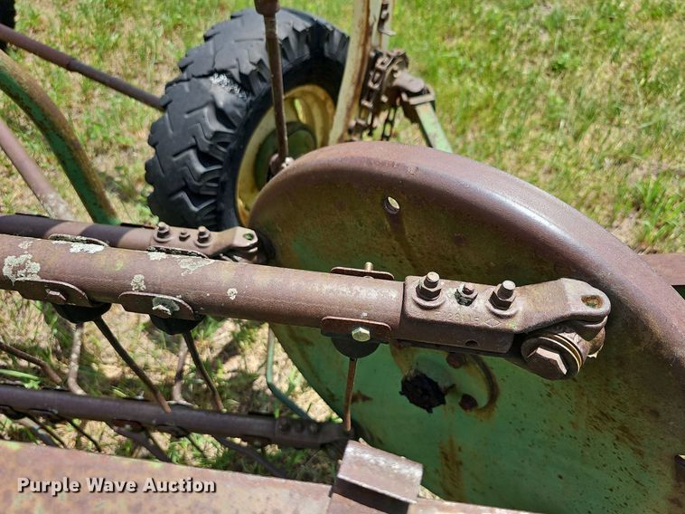 image for item NU9017 John Deere 896A  hay rake