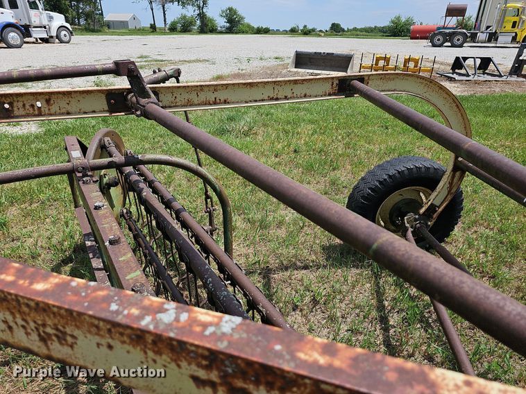 image for item NU9017 John Deere 896A  hay rake