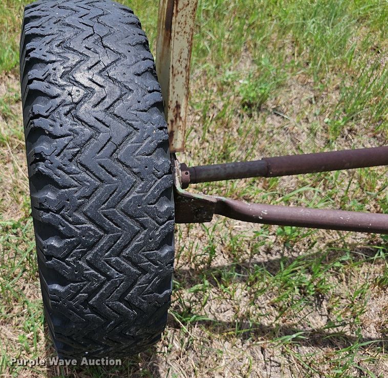 image for item NU9017 John Deere 896A  hay rake