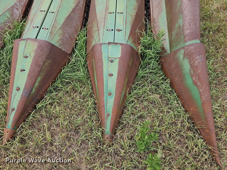 image for item NU9066 John Deere 653A  all-crop head