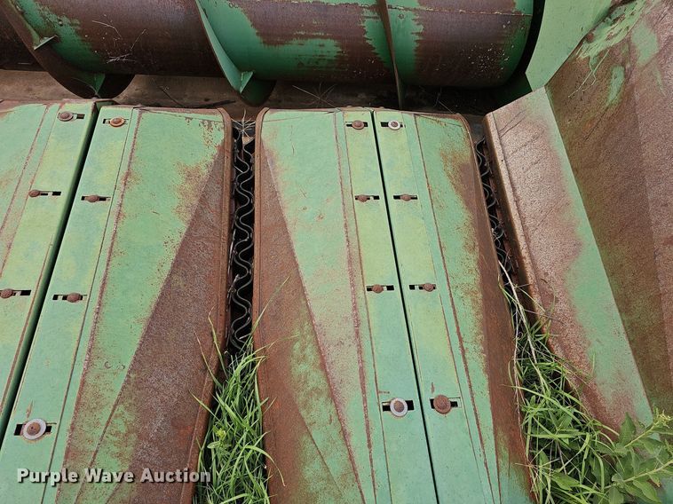 image for item NU9066 John Deere 653A  all-crop head