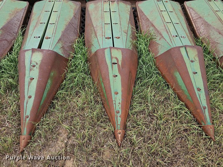 image for item NU9066 John Deere 653A  all-crop head