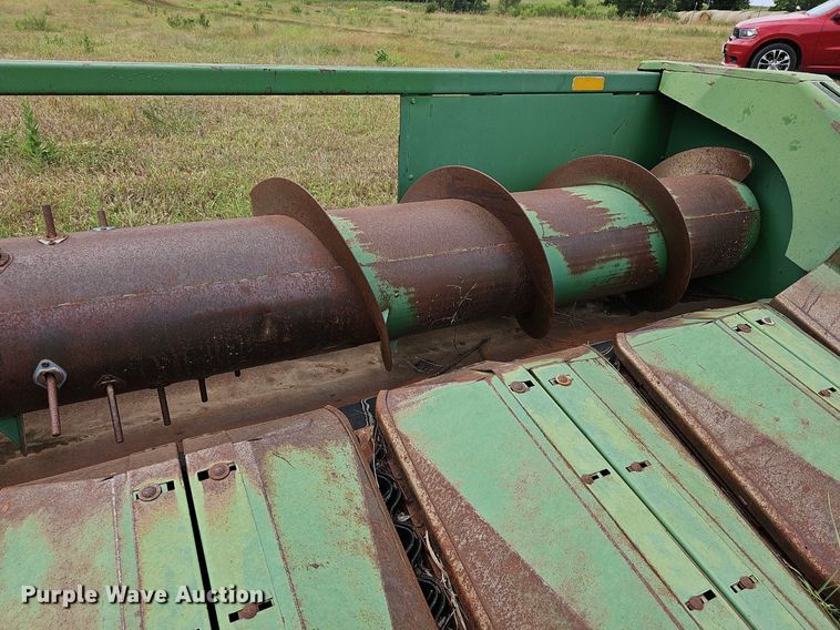 image for item NU9066 John Deere 653A  all-crop head