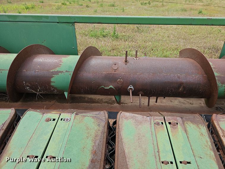 image for item NU9066 John Deere 653A  all-crop head