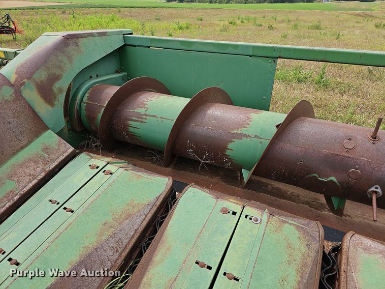 image for item NU9066 John Deere 653A  all-crop head