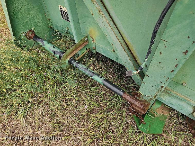 image for item NU9066 John Deere 653A  all-crop head