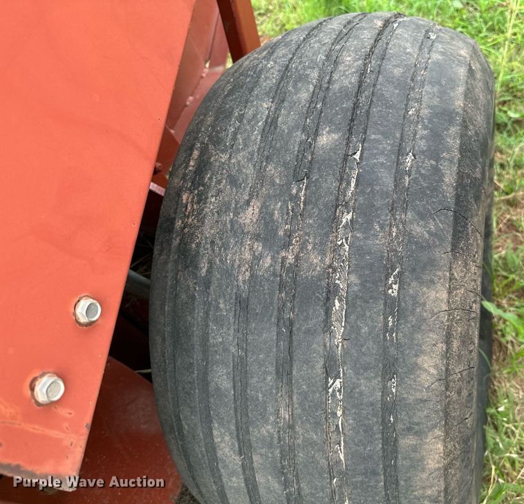 image for item OC9125 Hesston 565T  round baler