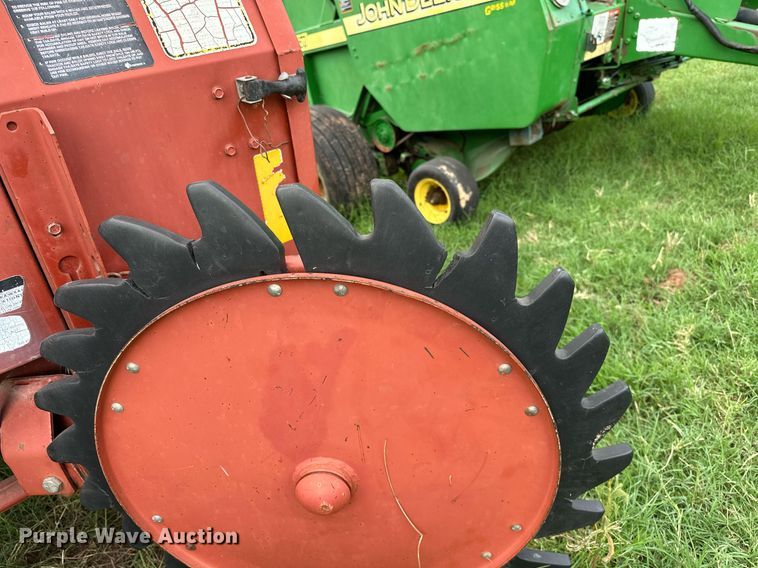 image for item OC9126 Hesston 565T  round baler