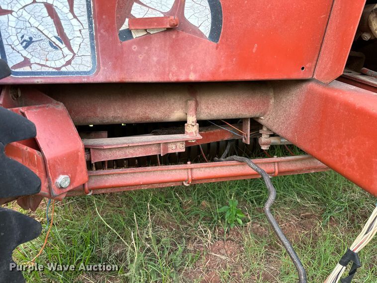 image for item OC9126 Hesston 565T  round baler
