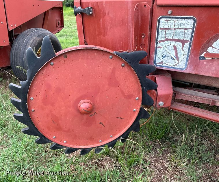 image for item OC9126 Hesston 565T  round baler