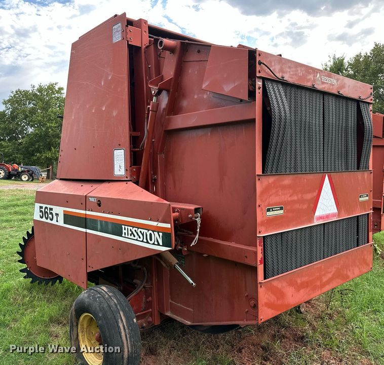 image for item OC9126 Hesston 565T  round baler