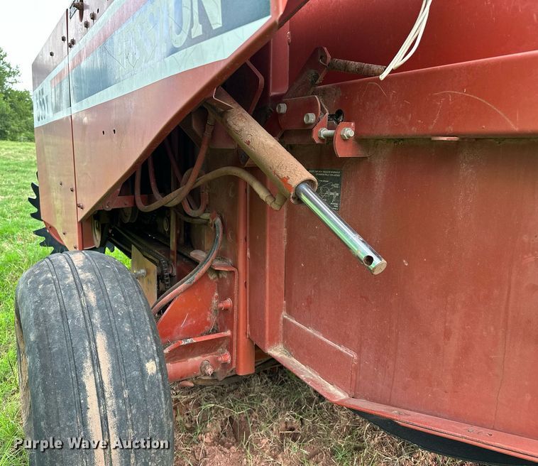 image for item OC9126 Hesston 565T  round baler