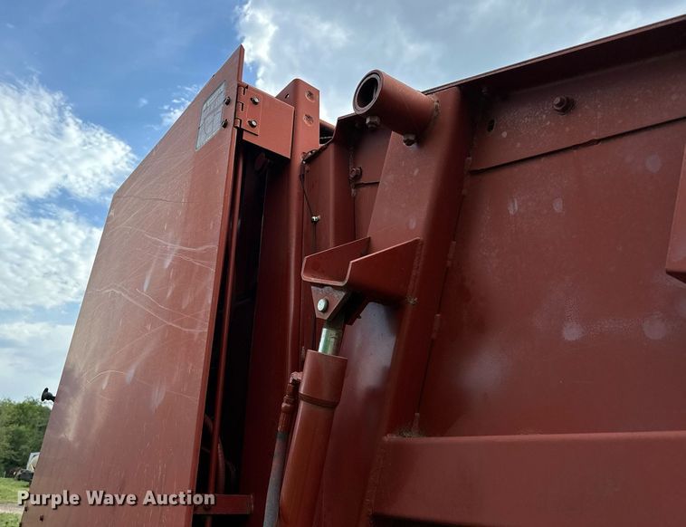image for item OC9126 Hesston 565T  round baler