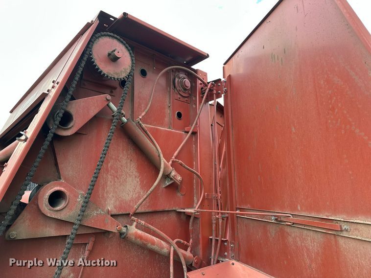 image for item OC9126 Hesston 565T  round baler