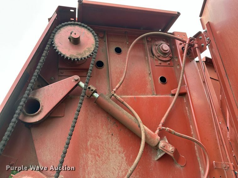 image for item OC9126 Hesston 565T  round baler