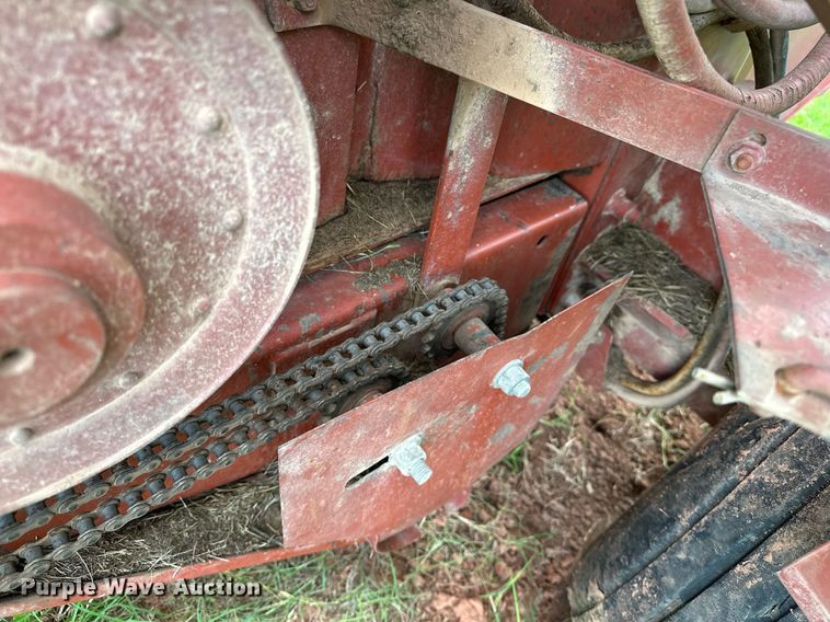 image for item OC9126 Hesston 565T  round baler
