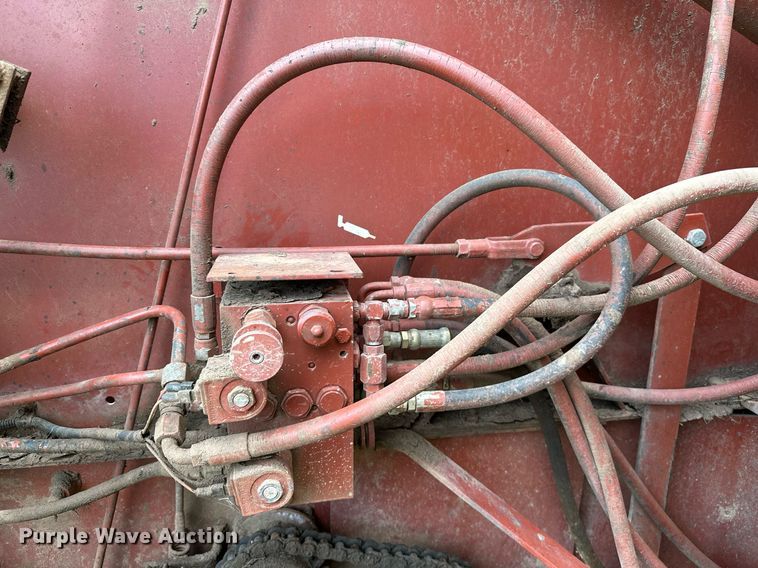 image for item OC9126 Hesston 565T  round baler