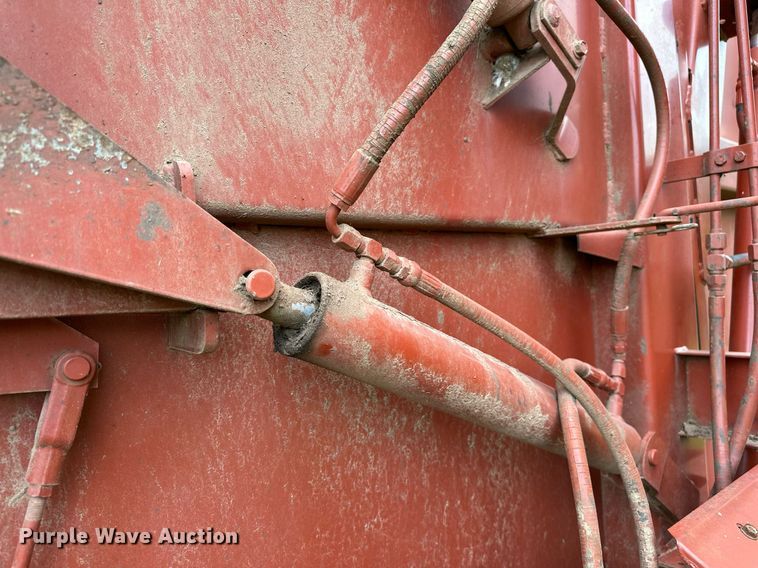 image for item OC9126 Hesston 565T  round baler