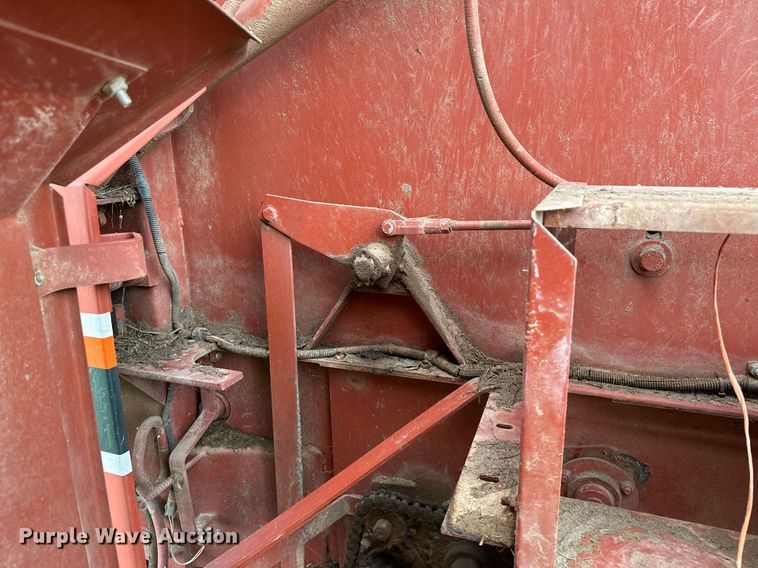 image for item OC9126 Hesston 565T  round baler