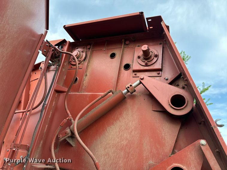 image for item OC9126 Hesston 565T  round baler