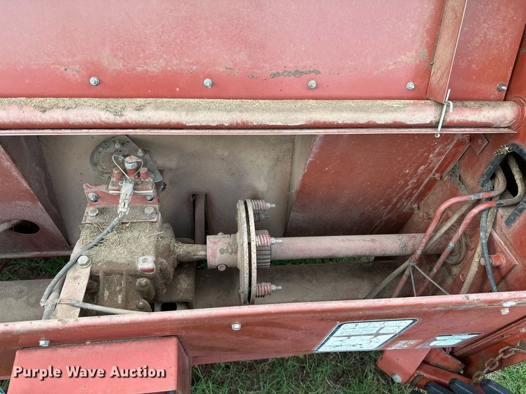 image for item OC9126 Hesston 565T  round baler