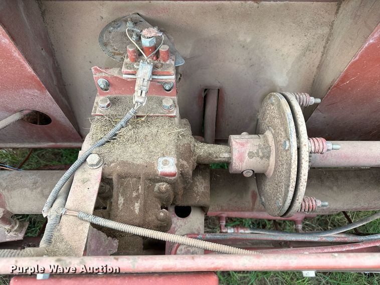 image for item OC9126 Hesston 565T  round baler