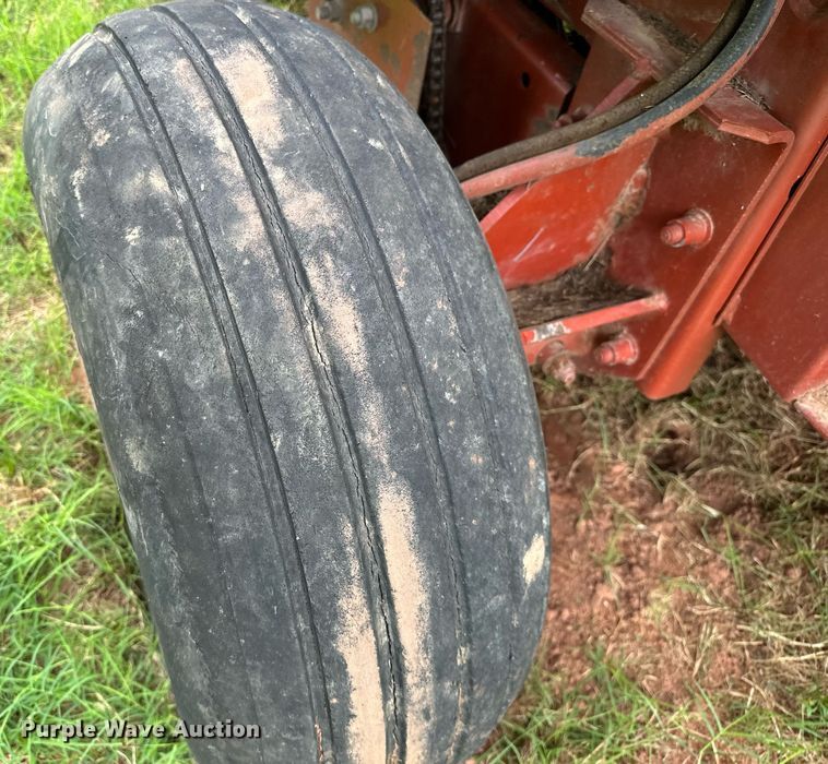 image for item OC9126 Hesston 565T  round baler