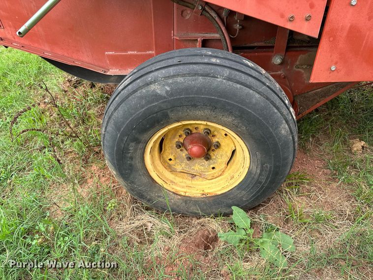 image for item OC9126 Hesston 565T  round baler