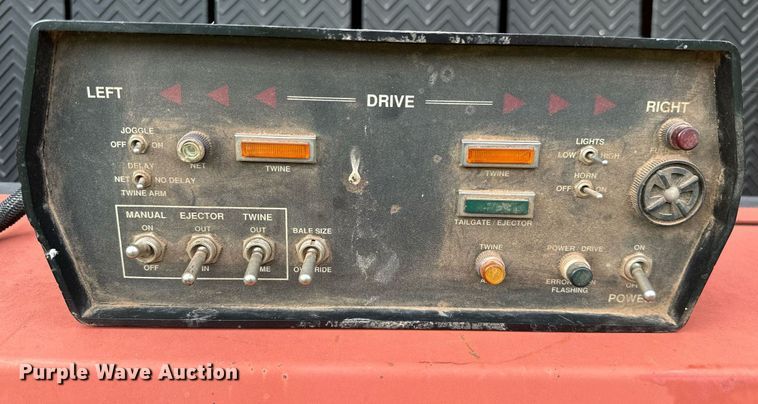 image for item OC9126 Hesston 565T  round baler