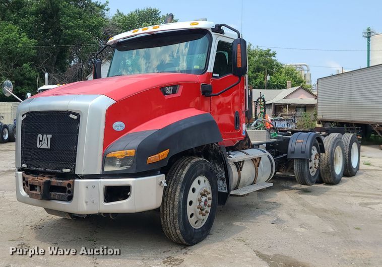 image for item BR9779 2013 Caterpillar CT660  semi truck