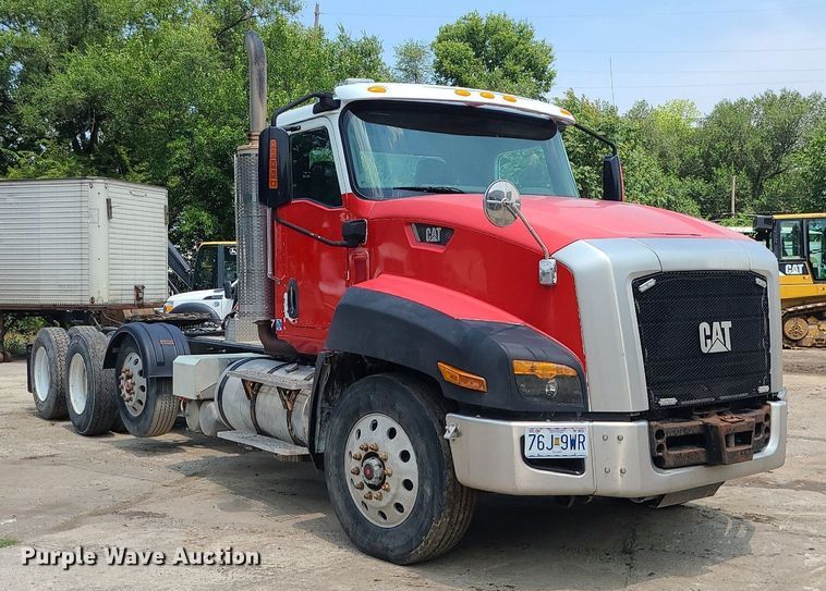 image for item BR9779 2013 Caterpillar CT660  semi truck