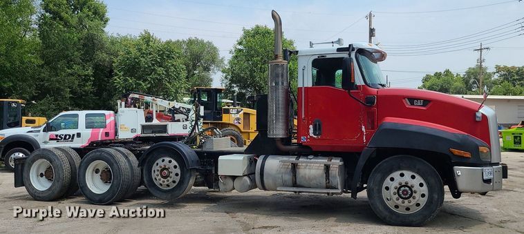 image for item BR9779 2013 Caterpillar CT660  semi truck