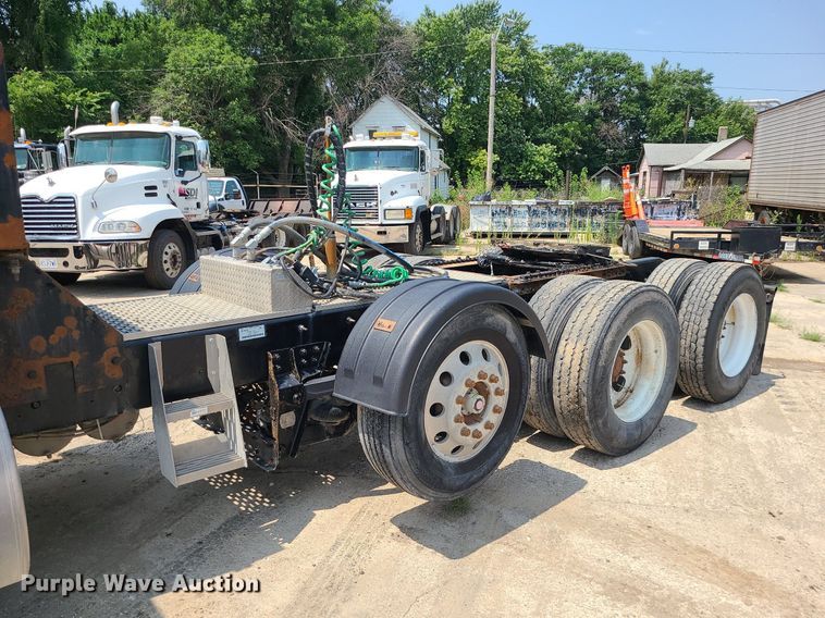 image for item BR9779 2013 Caterpillar CT660  semi truck