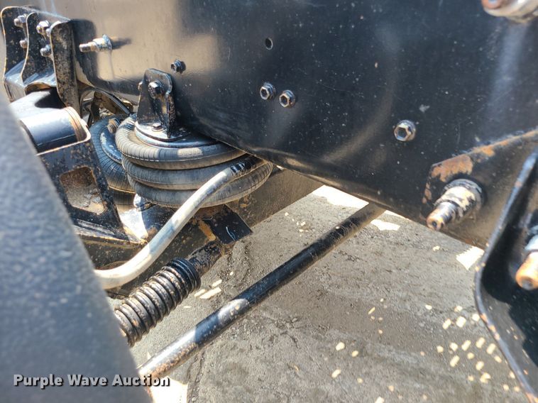 image for item BR9779 2013 Caterpillar CT660  semi truck