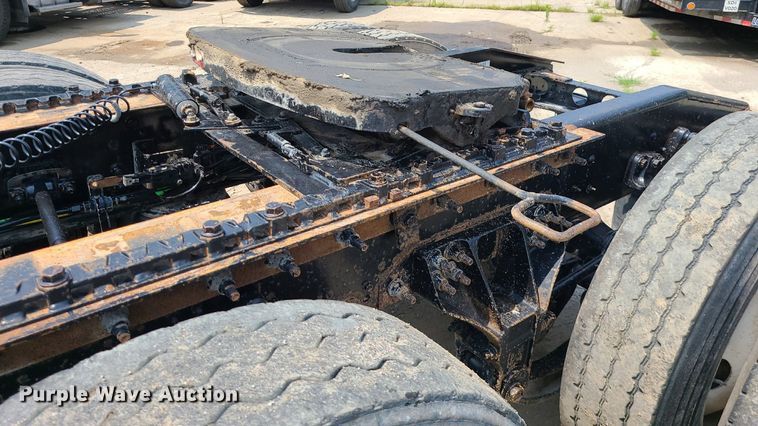 image for item BR9779 2013 Caterpillar CT660  semi truck