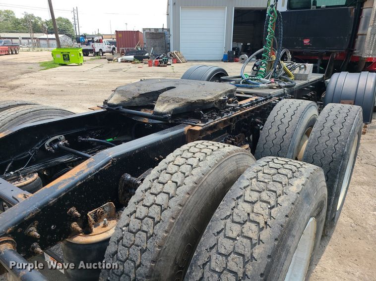 image for item BR9779 2013 Caterpillar CT660  semi truck