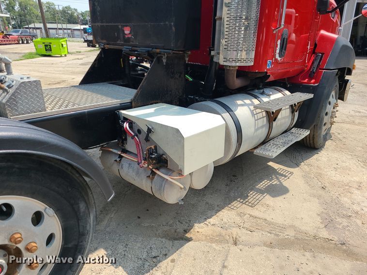 image for item BR9779 2013 Caterpillar CT660  semi truck