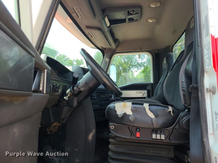 image for item BR9779 2013 Caterpillar CT660  semi truck