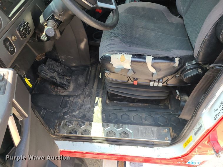 image for item BR9779 2013 Caterpillar CT660  semi truck