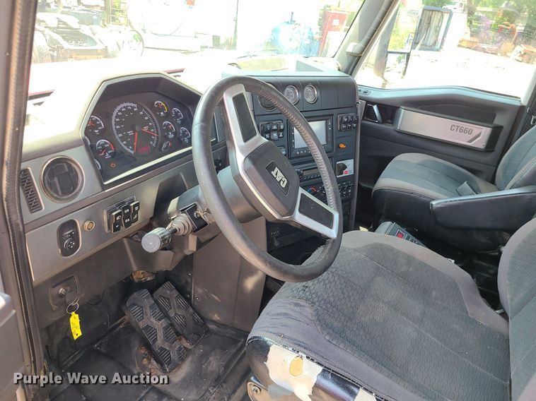 image for item BR9779 2013 Caterpillar CT660  semi truck