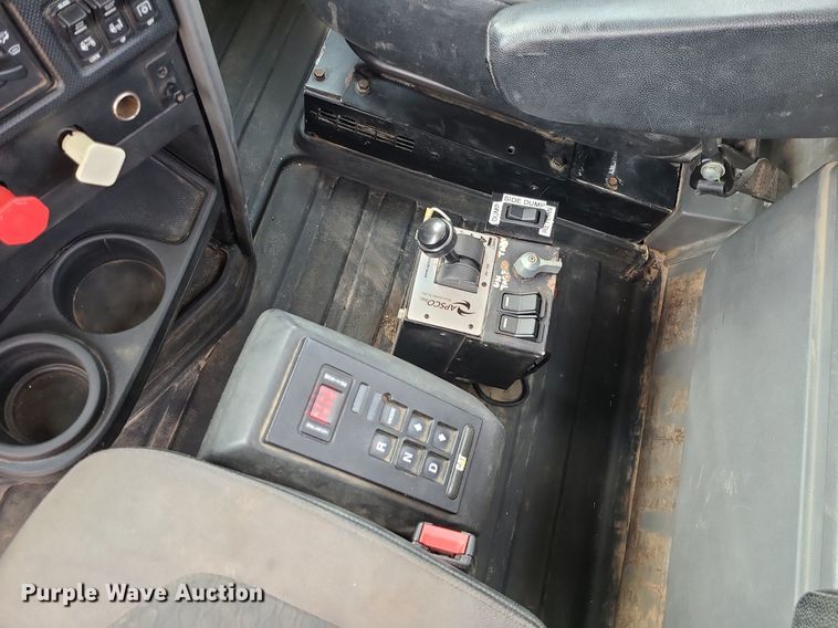 image for item BR9779 2013 Caterpillar CT660  semi truck