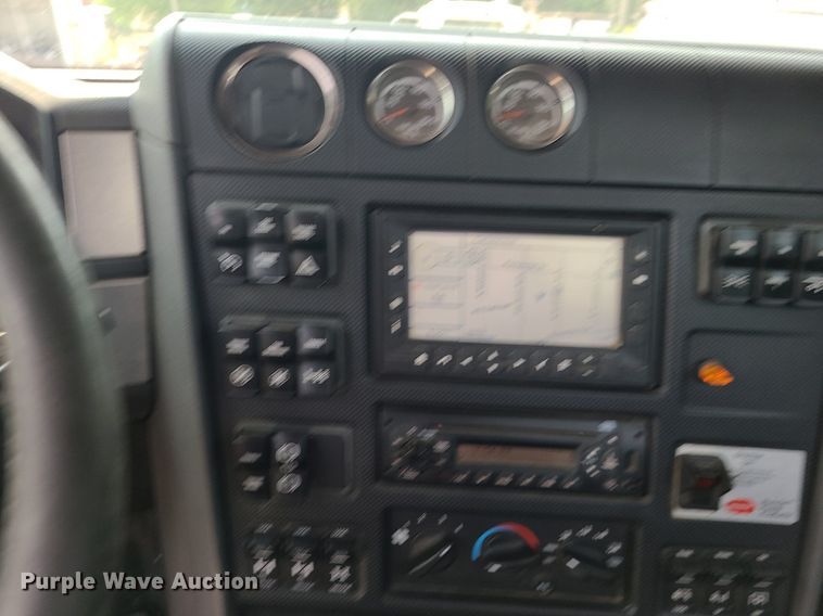 image for item BR9779 2013 Caterpillar CT660  semi truck