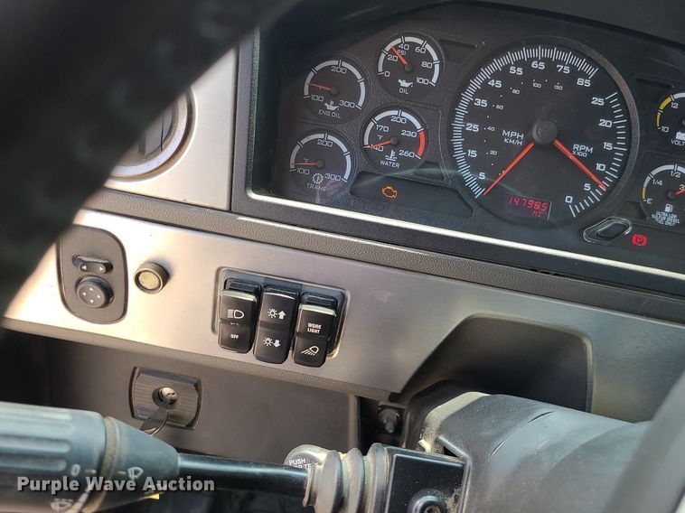 image for item BR9779 2013 Caterpillar CT660  semi truck