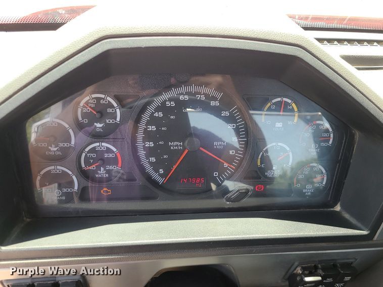 image for item BR9779 2013 Caterpillar CT660  semi truck