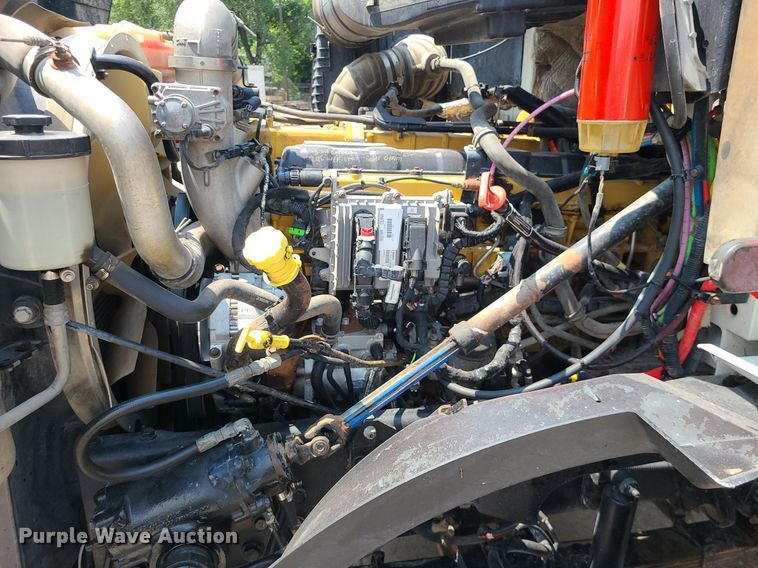 image for item BR9779 2013 Caterpillar CT660  semi truck